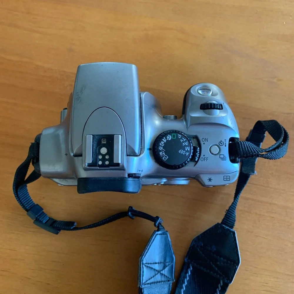 Canon DS6041 camera